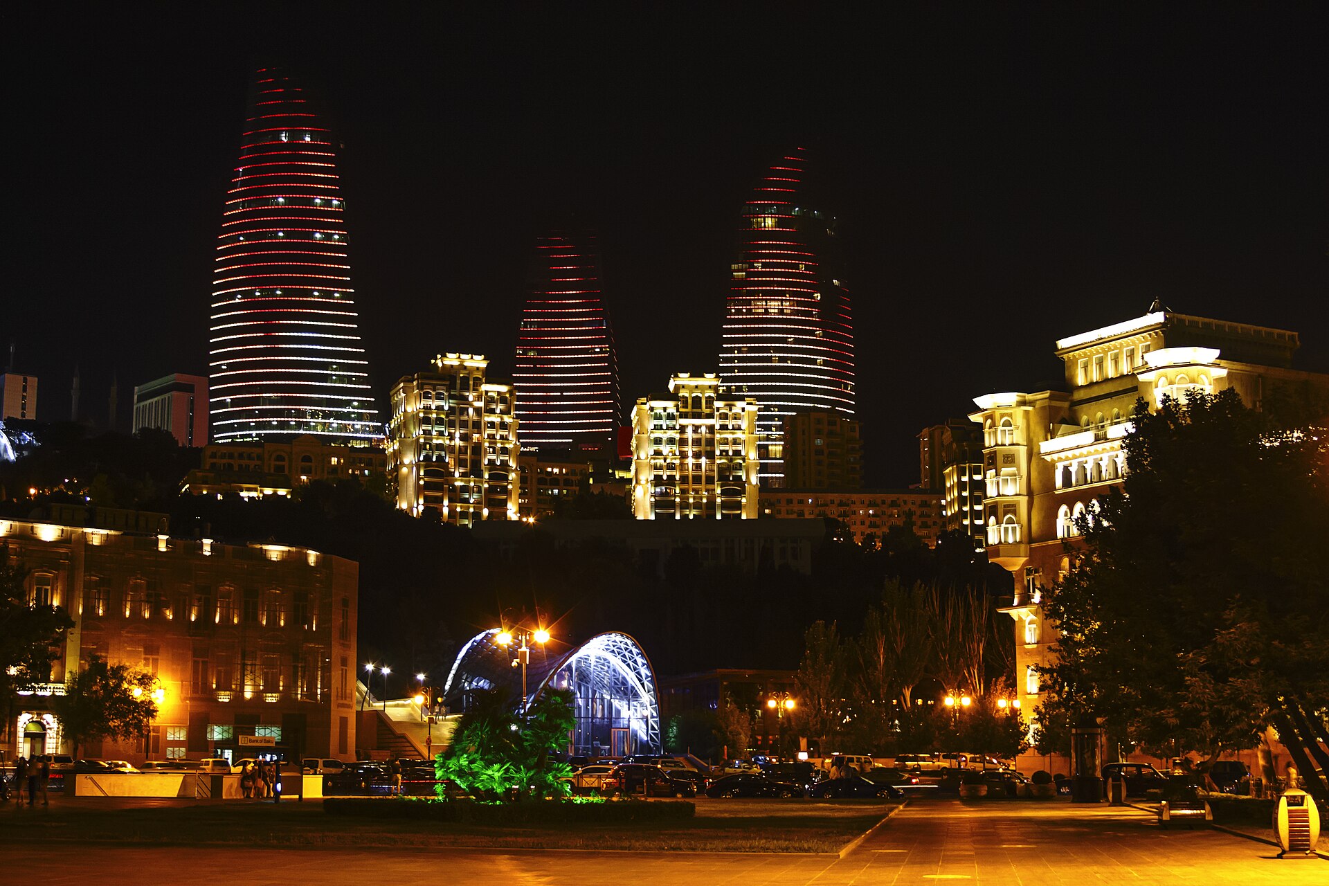 Баку ночью — Flame Towers